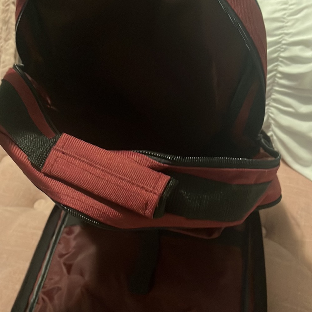 Red laptop backpack - Picture 3 of 3